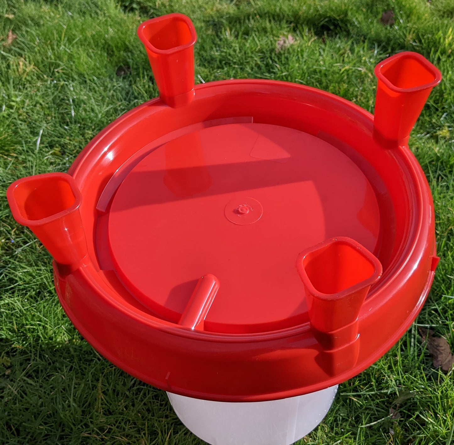 6, 11 or 14 litre Poultry Drinker with detachable legs